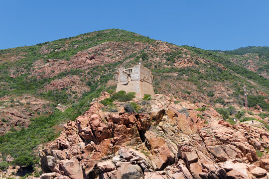 Tour g&eacute;noise de Porto en Corse du Sud - France. 