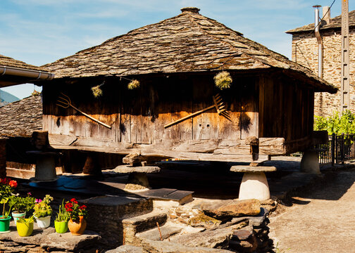 Rural Memory Elevated &mdash; Ancestral craftsmanship preserved in a raised wooden granary