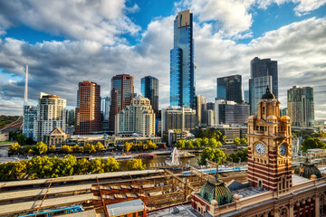 Fototapeta premium Aerial view of Flinders Street Station and Melbourne Skyline
