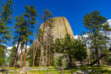 Obraz premium Close Up View of Devils Tower on a Summer Day