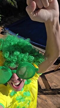 torcedor brasileiro celebra vit&oacute;ria do brasil 