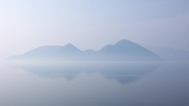 朝もや」の写真素材 | 4,081件の無料イラスト画像 | Adobe Stock