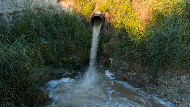 A drone video showing water from a wastewater treatment plant in Burdur flowing from a discharge pipe at a high elevation and mixing into the Lake Burdur watershed.