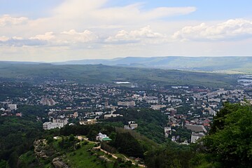 Obraz premium A bird's eye view of Kislovodsk.