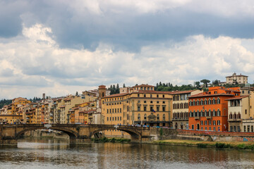 Obraz premium Famous historic Ponte Vecchio bridge and old buildings along the Arno river in Florence Italy