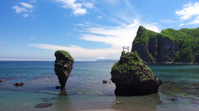 えびす岩と大黒岩と烏帽子岬