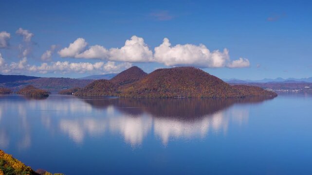 洞爺湖の秋と雲