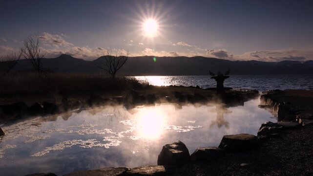 屈斜路湖の池の湯露天風呂の日没（夕景）