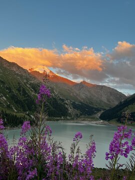 sunset in the mountains
BAO