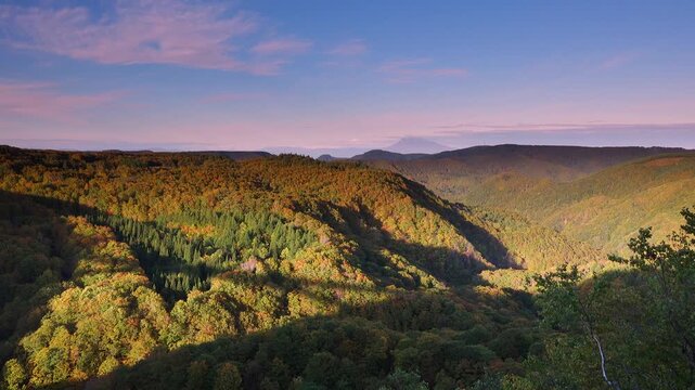 城ヶ倉渓流の紅葉と岩木山