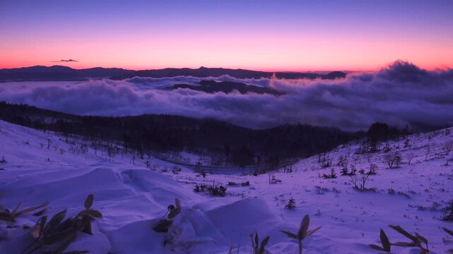 屈斜路湖の朝と雪紋