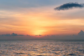 Fototapeta premium Serene Ocean Sunset with Vibrant Sky and Calm Waters