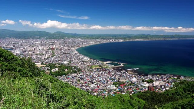 函館山（手前）と津軽海峡と大森浜