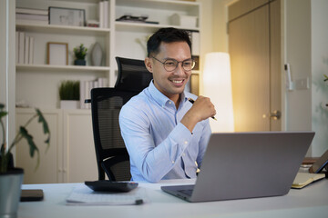 Obraz premium Professional businessman reviewing business tasks on laptop with calculator and documents on desk.