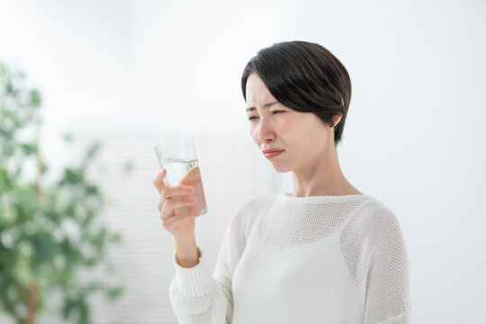 女性　水