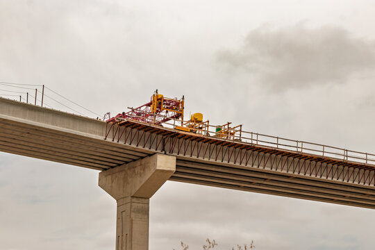 Elevated Light Rail Bridge Construction with Gantry Crane System in Dallas Metroplex