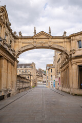 Obraz premium York Street Arch, historic limestone archway in Bath, UK showcas