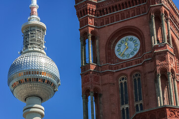 Berliner Fernsehturm - Alexanderplatz - Rotes Rathaus © Stockfotos-MG