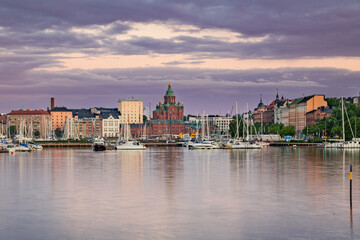 Fototapeta premium Helsinki Skyline with Uspenski Cathedral and Marina at Sunset, Finland