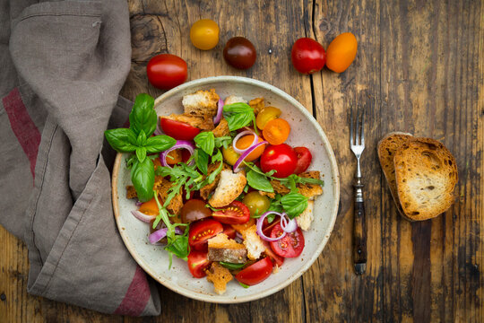 Panzanella made of roasted Ciabatta, rocket, red onions, tomatoes and basil