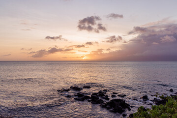Obraz premium Calm ocean at sunset in Hawaii