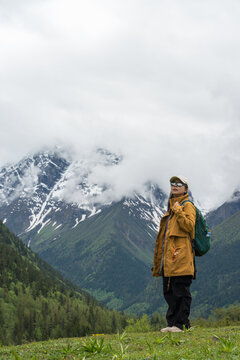 The young woman hiking in the valley