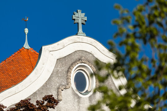 Kirche in &Ouml;sterreich, Kreuz einer Kirche, historische katholische Kirche