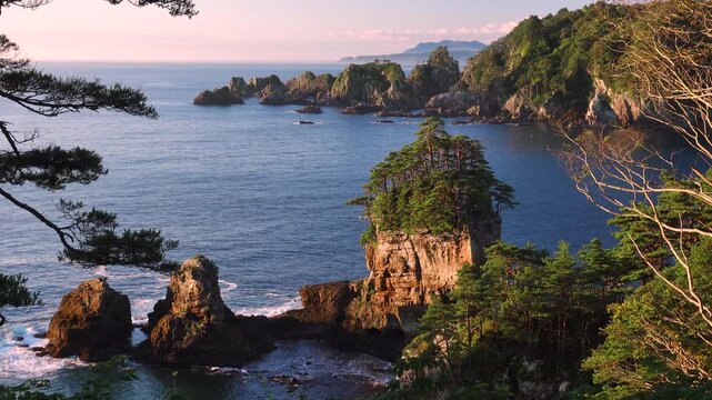 三王岩と重茂半島の朝
