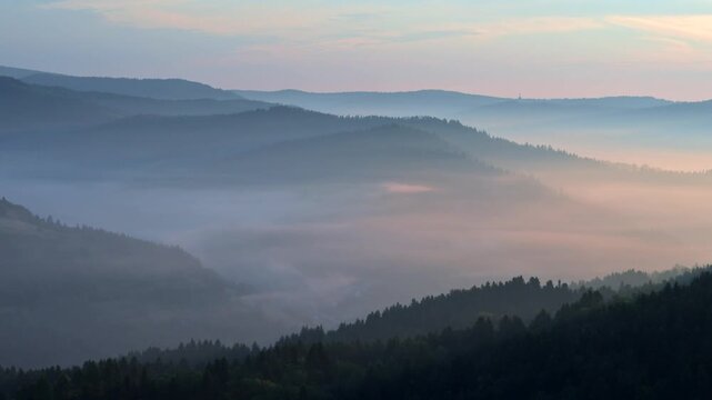 Wsch&oacute;d słońca polskie g&oacute;ry, Beskid Sądecki