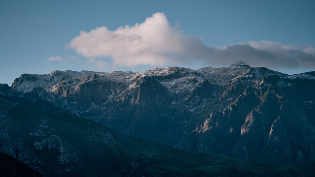 Jiuding Mountain Snow Mountain Layers and Clouds