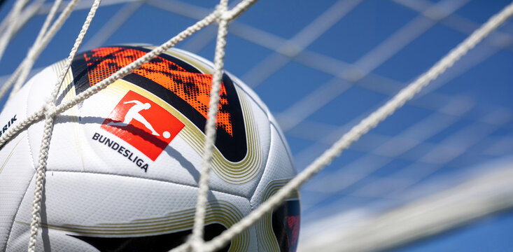 Nahaufnahme vom Spielball (adidas Fussball Bundesliga 26/27 Torfabrik) der Fu&szlig;ball-Bundesliga 2026/27 (Symbolbild)