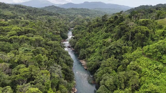 Recorrido por monta&ntilde;as salvajes de Veraguas 