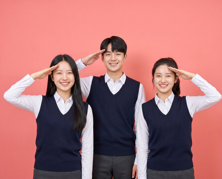 핑크 배경 앞에서 포즈 취하는 교복 학생들 / Uniformed Students Posing Against Pink Background