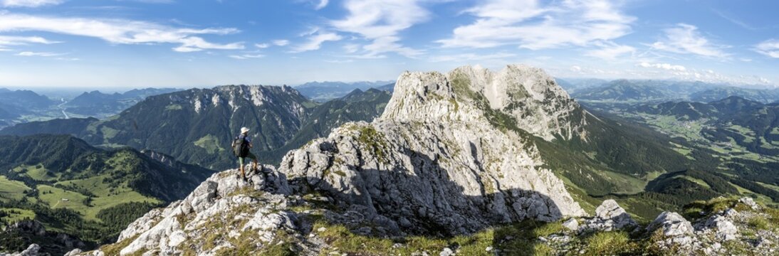 Panorama, mountaineers on a ridge trail, crossing the Hackenk&ouml;pfe, rocky mountains of the Kaisergebirge, behind Zahmer Kaiser, Wilder Kaiser, Kitzb&uuml;hler Alps, Tyrol, Austria