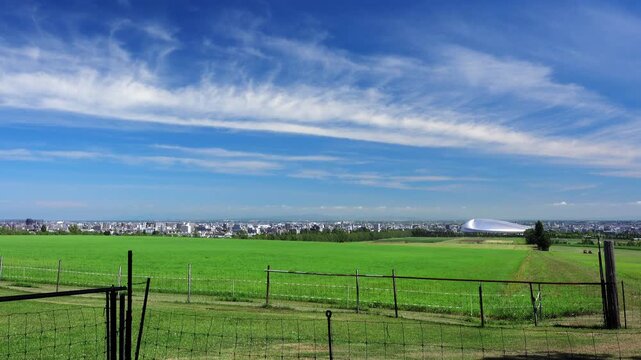 さっぽろ羊ケ丘展望台と札幌市街地