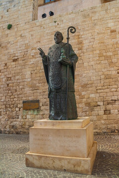 Bronze statue of Saint Nicholas Taumaturgo in front of the historic Basilica di San Nicola in the old town of Bari, Apulia, Italy