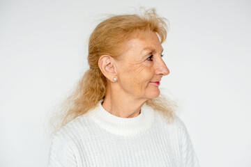 Elderly woman profile portrait serene © Rawpixel.com