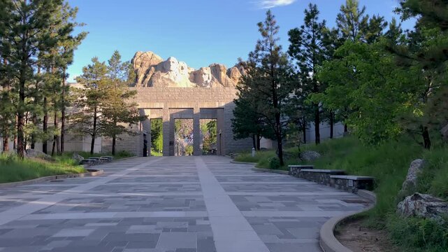 Panoramic perspective of Mount Rushmore entrance