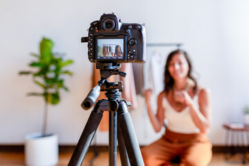Vlogger recording content at home © Rawpixel.com