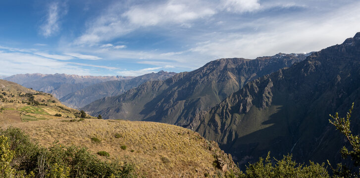 Vista panor&aacute;mica de una secci&oacute;n del Ca&ntilde;&oacute;n del Colca en Arequipa Per&uacute;