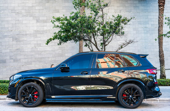 Miami, Florida, USA - July 27, 2025: BMW X5 G05 2019 SUV car. Luxury SUV car BMW X5 G05. Car BMW X5 G05 SUV parked outdoor. Black SUV car, side view