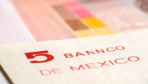 Close-up of 5 Pesos Mexican banknote, Banco de Mexico currency detail