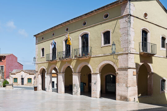 Altafulla town hall building featuring arches and flags