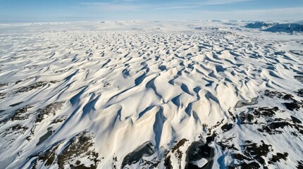 Obraz premium Vast snow-covered sand dunes under a clear blue sky