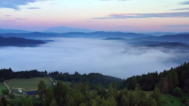 Wsch&oacute;d słońca polskie g&oacute;ry, Beskid Sądecki