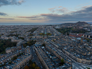 Fototapeta premium Beautiful Aerial View of Edinburgh City Centre, Scotland – Historic Architecture and Skyline