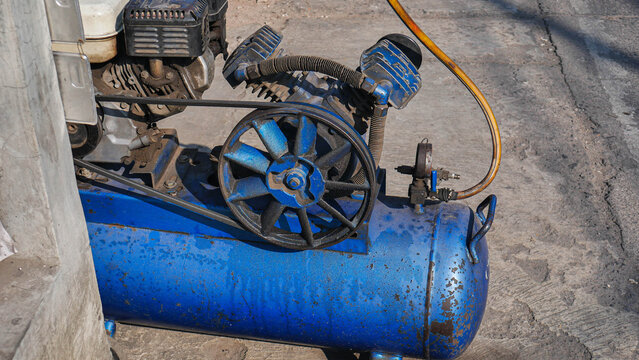 Portable Air Compressor Machine with Gasoline Engine for Industrial and Workshop Use