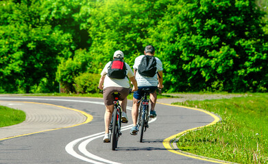 Naklejka premium Cyclists ride on the bike path in the city Park 