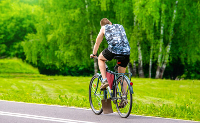 Naklejka premium Cyclist ride on the bike path in the city Park 
