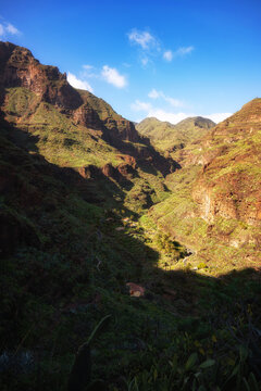 Tiefe Schlucht im Barranco de Guarimiar auf La Gomera